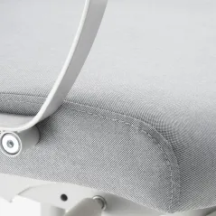KRZESŁO BIUROWE ERGONOMICZNE IKEA MARKUS VISSLE JASNOSZARE Z ZAGŁÓWKIEM