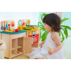DREWNIANA KUCHNIA DO ZABAWY PLAN TOYS 2+ - Plan Toys