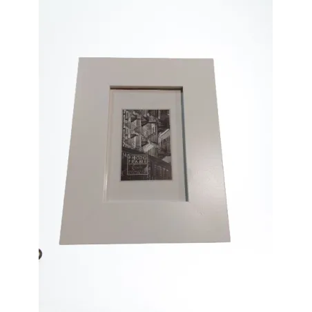 RAMKA NA ZDJĘCIA 22 X 17 CM BIAŁA II GATUNEK