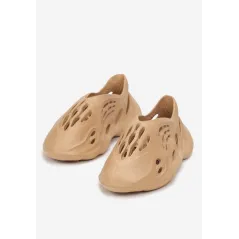 CIEMNOBEŻOWE WSUWANE SNEAKERSY Z LEKKIEJ PIANKI Z WYCIĘCIAMI ROZMIAR 37