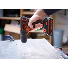 WIERTARKO-WKRĘTARKA AKUMULATOROWA BLACK&DECKER, ZESTAW 80 AKCESORIÓW W WALIZCE
