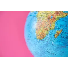 INTERAKTYWNY GLOBUS 21 CM Z MAPĄ FIZYCZNĄ I APLIKACJĄ