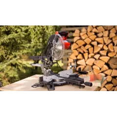 PIŁA UKOŚNICA 1800W 255MM YATO YT-82173 – PRECYZYJNA UKOŚNICA Z LASEREM I ODSYSANIEM PYŁU