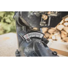 PIŁA UKOŚNICA 1800W 255MM YATO YT-82173 – PRECYZYJNA UKOŚNICA Z LASEREM I ODSYSANIEM PYŁU