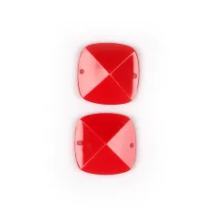 KAMIEŃ KWADRATOWY CZERWONY 2 SZTUKI 2.4X2.4 CM - Rico Design GmbG & Co.
