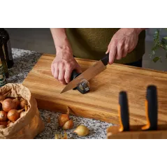 FISKARS ROLL-SHARP FUNCTIONAL FORM – OSTRZAŁKA DO NOŻY Z ANTYPOŚLIZGOWĄ PODSTAWĄ